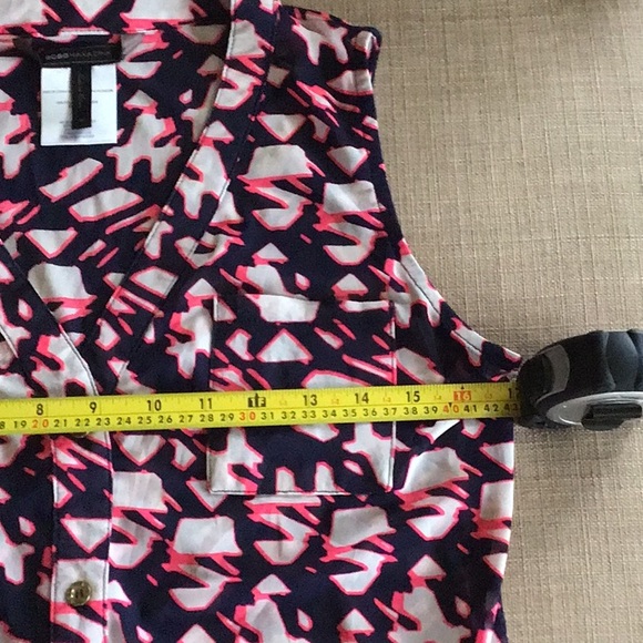 BCBGMaxAzria sheer navy and bright pink top. Size M - Picture 4 of 4